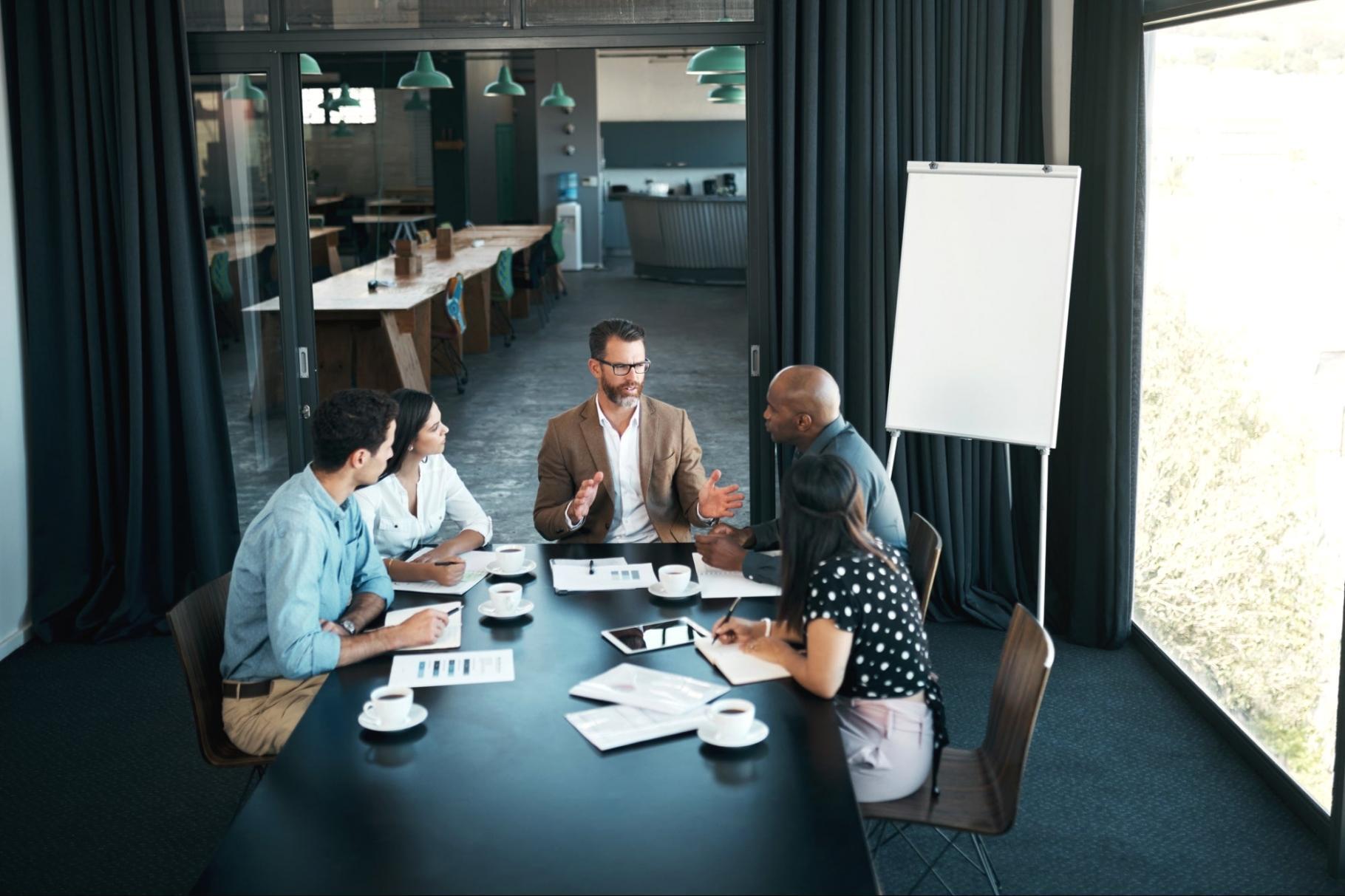 Plateforme d'apprentissage interactive montrant des modules de formation en analytique SEO