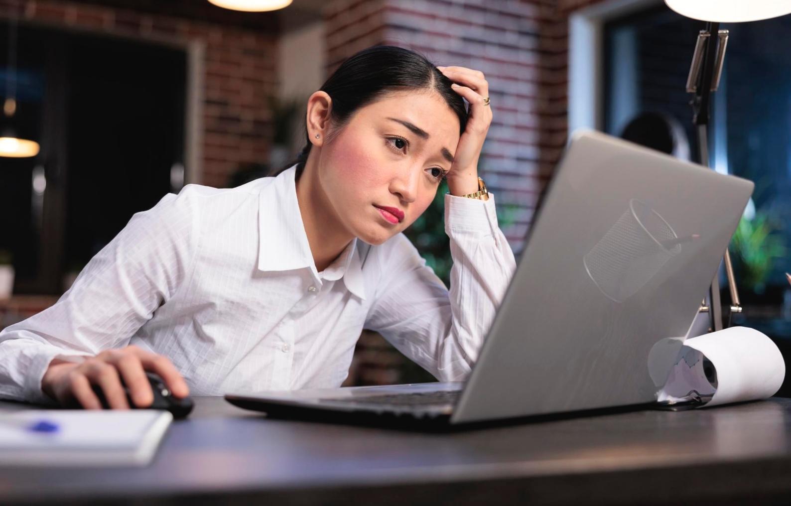 Interface utilisateur montrant la progression personnalisée dans les modules de formation SEO